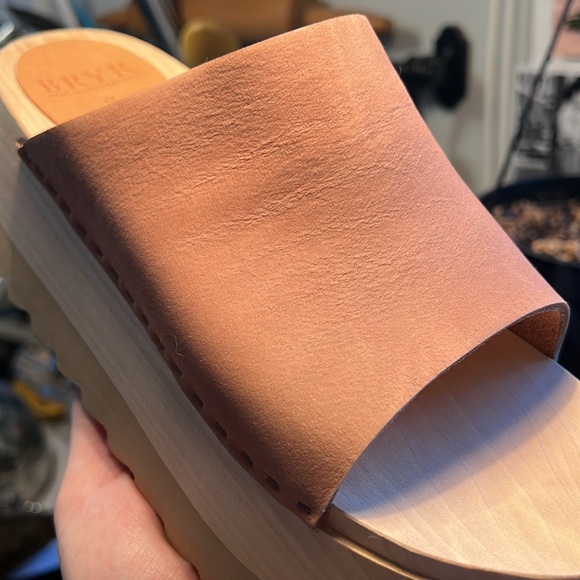 ✨New In Box✨ - BRYR Chonk Slides in Adobe (Sz 8) - Picture 6 of 7